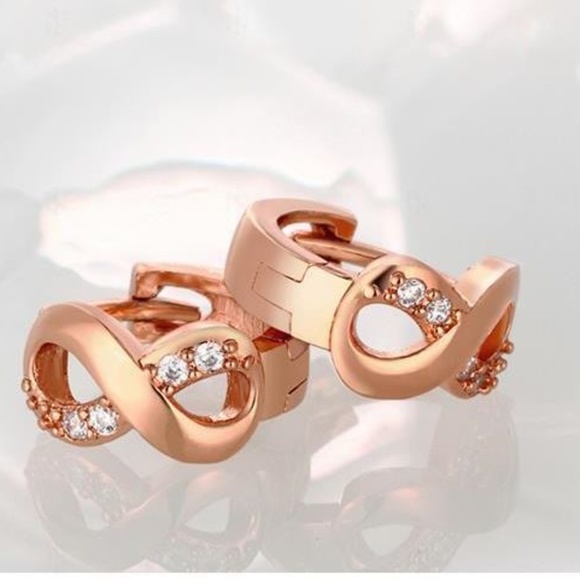 Jewelry - 🥰INFINITY EARRINGS IN RoseGold or Gold colors